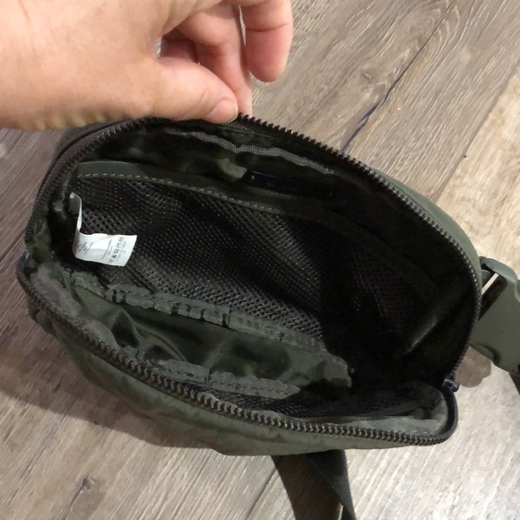 LULULEMON OG Everywhere Belt Bag 1L - Armory - Picture 9 of 13